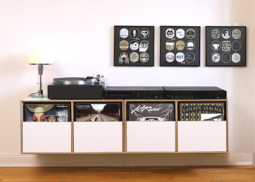 Schallplatten-Schubladenschrank gehängt Breite 150 cm mit Ablage für das Musikequipment