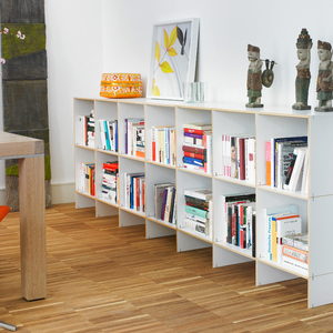 Modulares Bücherwürfelregal für jedes Interieur