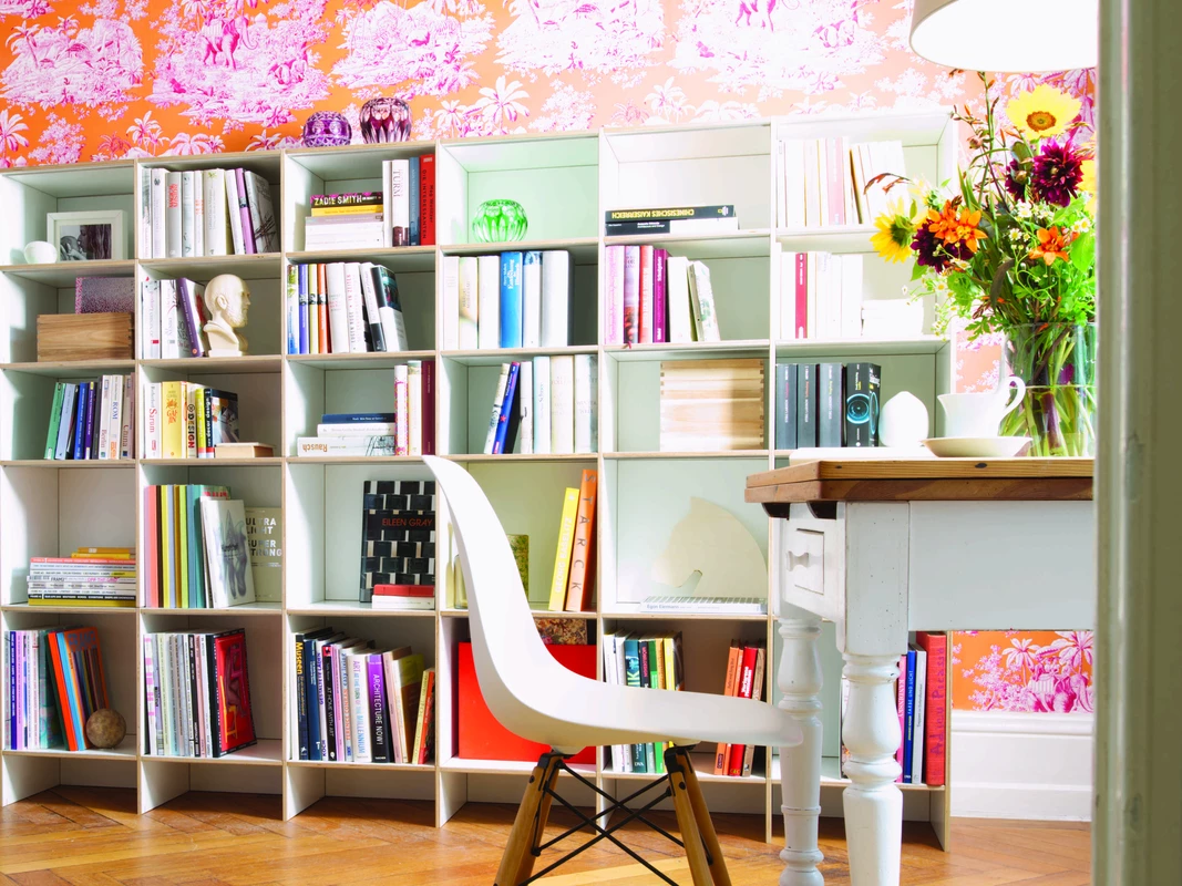 Modulares, flexibles und erweiterbares Bücherregal