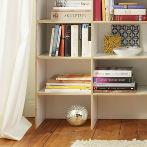 Flexibles Bücherregal im modularen Stecksystem