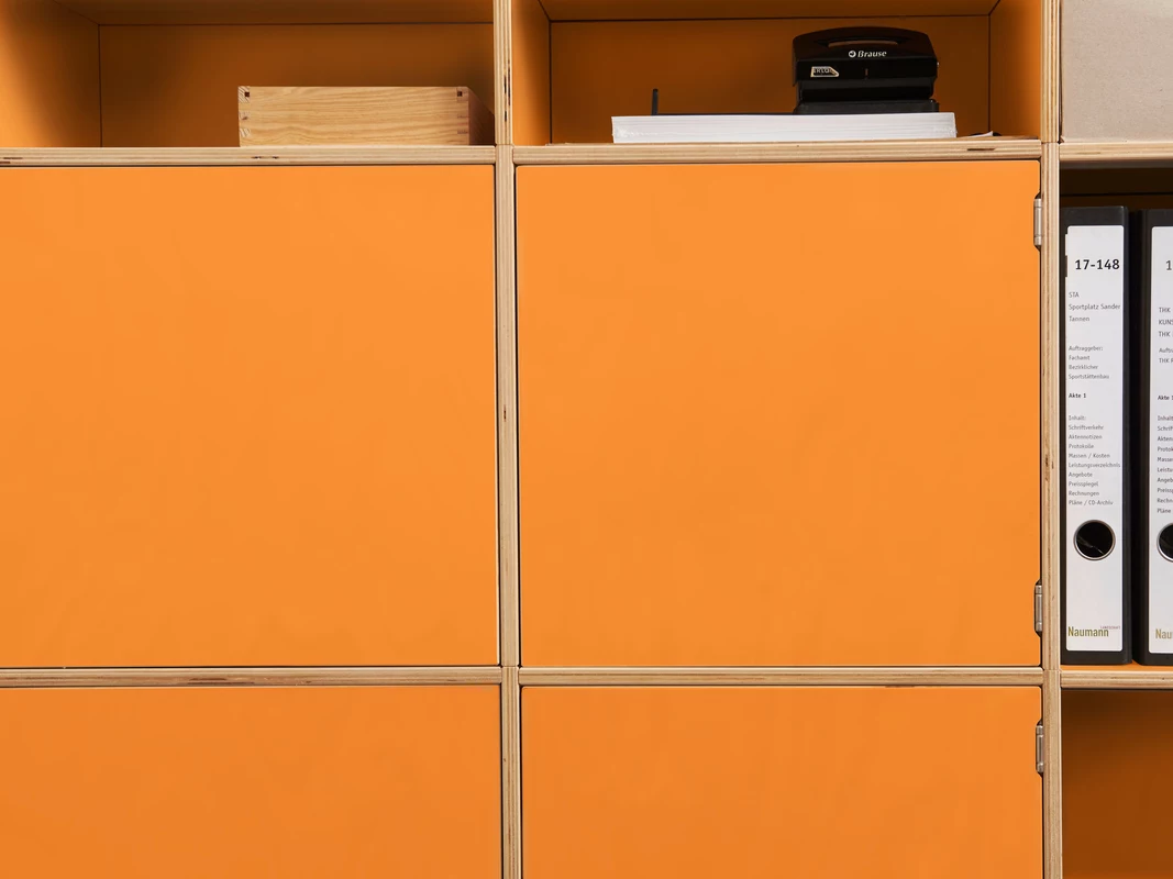 Ein Büroregal im Bauhausdesign - modulare, erweiterbare, nachhaltige Möbel