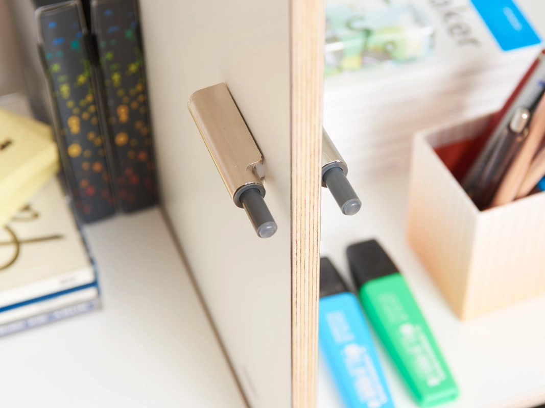Büroschrank mit Tip-On-Schubladen und Türen online individuell konfigurierbar - rio regalsystem