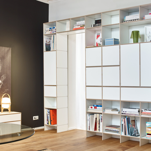 Individuell konfigurierbare Büroschränke mit Tip-On Türen und Schubladen aus Birken-Multiplex