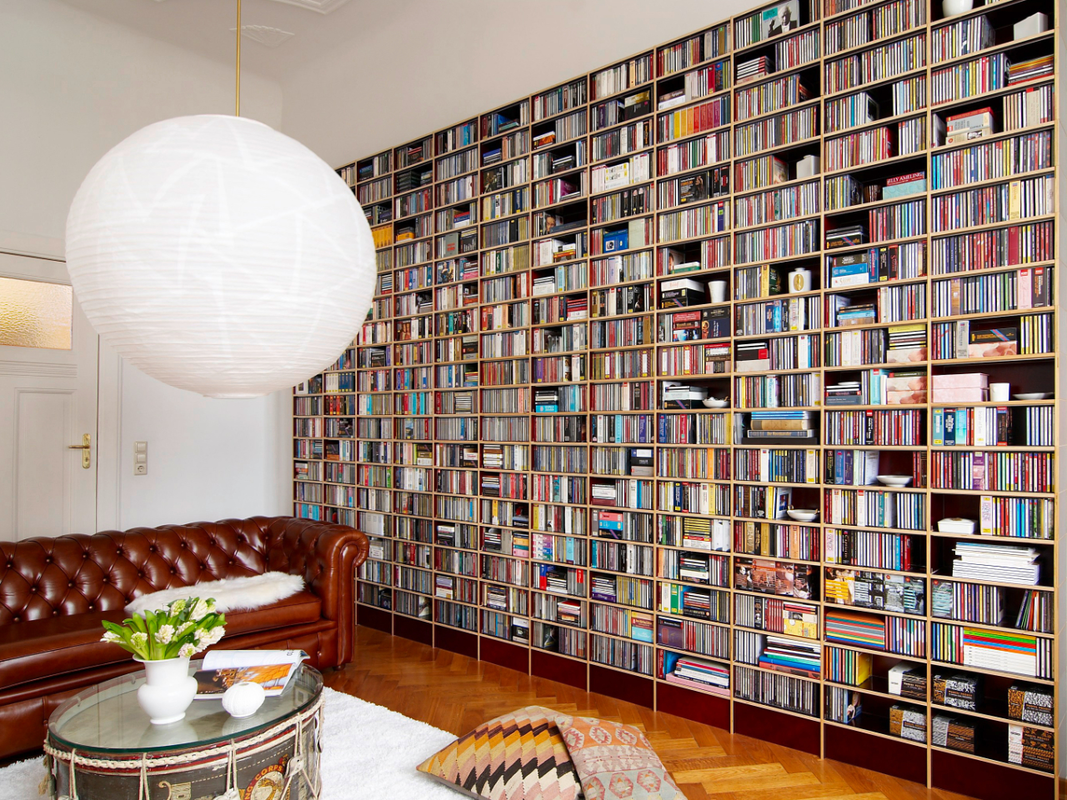 Regal aus Birkenschichtholz mit Platz für bis zu 8200 CD's