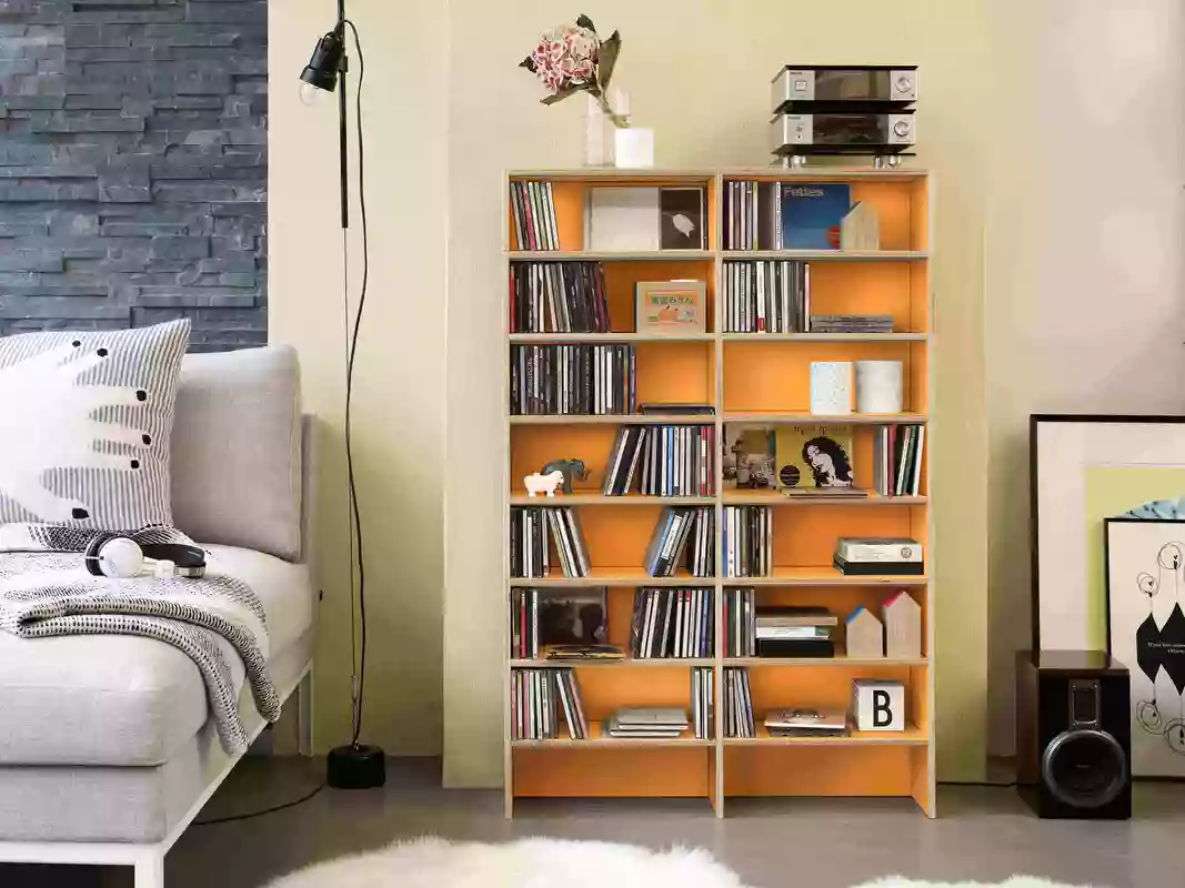 Ein erweiterbares CD Regal im modularen Stecksystem aus Holz