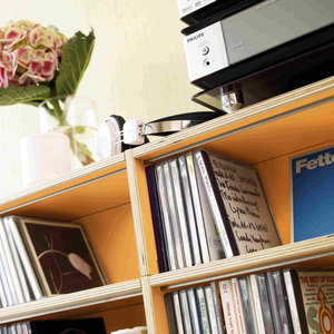 Individuell konfigurierbare Regale für CD's aus Birken-Multiplex mit Melaminharz beschichtet