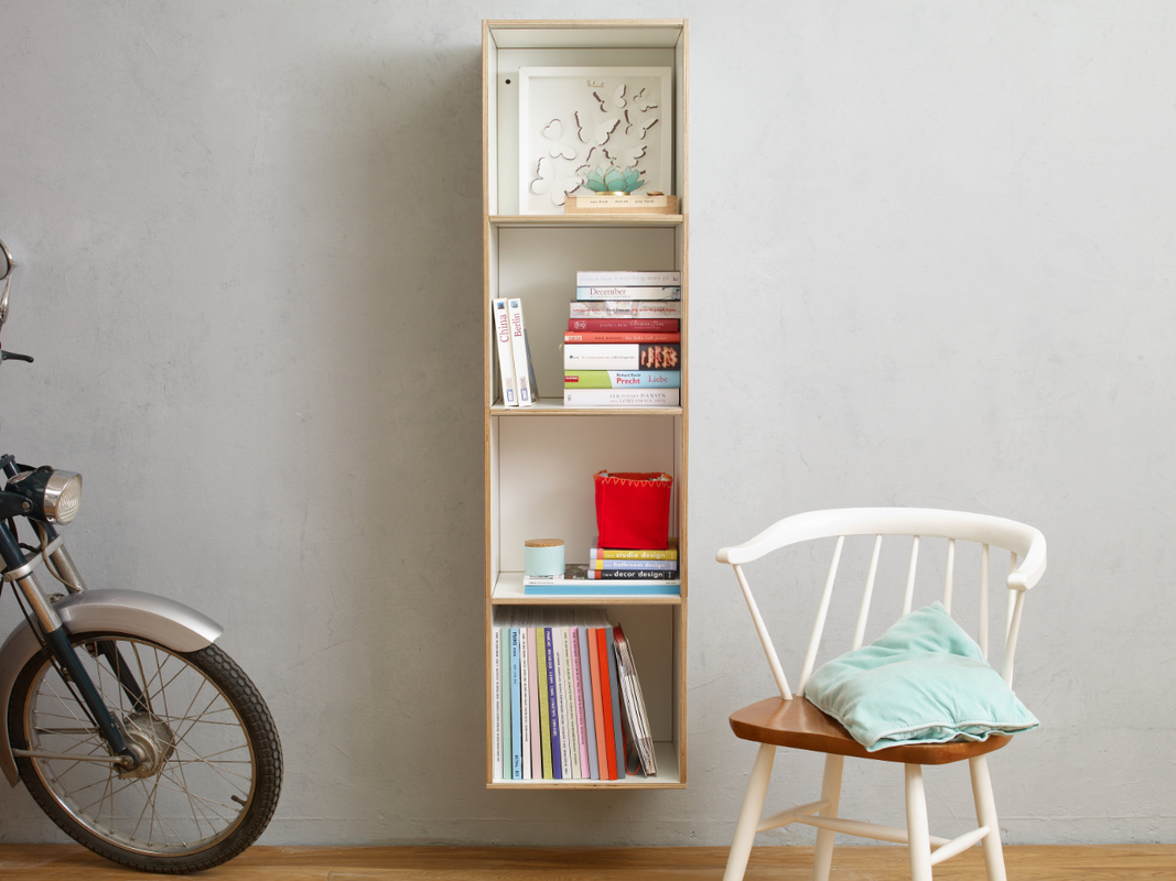 Elegante und filigrane Aufbewahrung für Bücher und Bilderbücher aus Birken-Multiplex im modularen Stecksystem