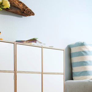 Erweiterbare und umbaubare Regalsysteme aus Birken-Multiplex individuell konfigurieren