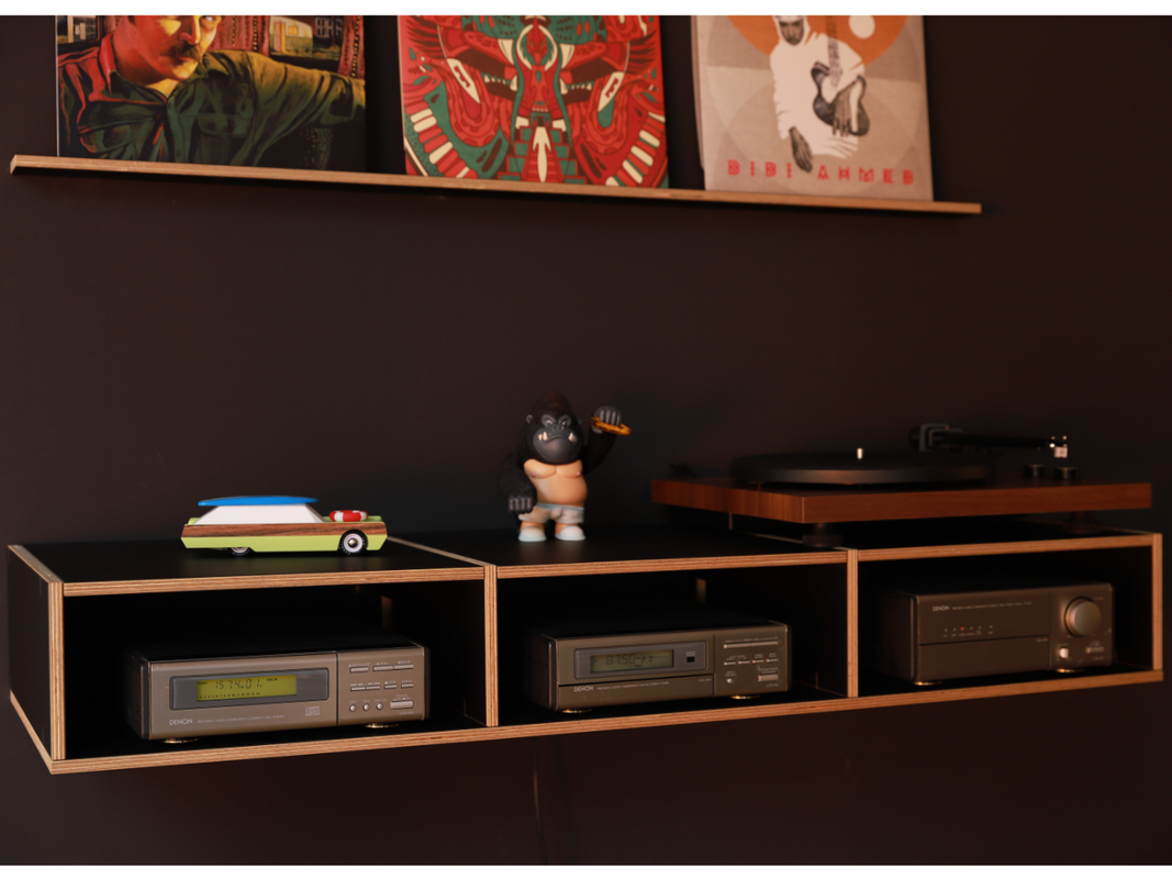 Hänge HiFi-Rack Wien mit Kabeldurchlässen individuell und einfach selber konfigurieren