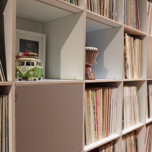 LP-Regal aus Birkenschichtholz im Bauhausstil, sehr langlebig, enorm tragfähig und hochwertig