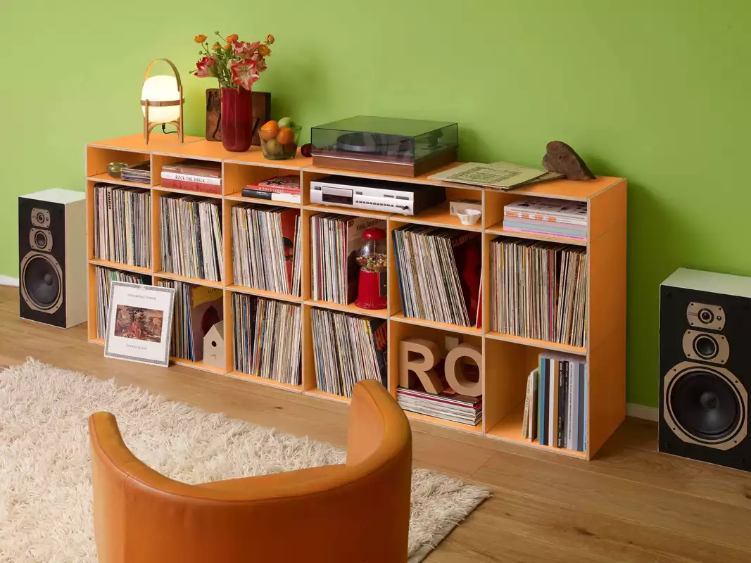 Erweiterbares Schallplattenregal mit Platz für 1000 Vinyl's in Orange