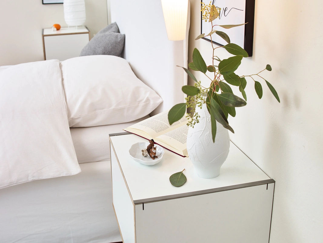 Modularer Regalsystem Nachtschrank aus Echtholz im Baukastenprinzip