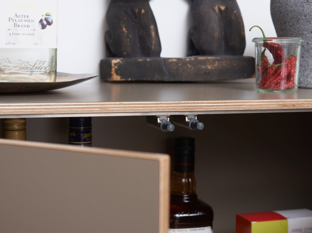 Individuell konfigurierbare Rollcontainer aus Birken-Multiplex