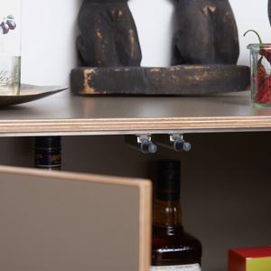 Individuell konfigurierbare Rollcontainer aus Birken-Multiplex