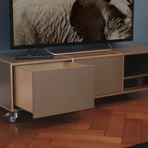 Individuell konfigurierbare TV-Board aus Echtholz mit Tip-On Schubladen
