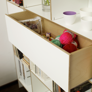 Große Schubladen in minimalistischem Design. Modulares und erweiterbares Regalsystem Farbe weiss